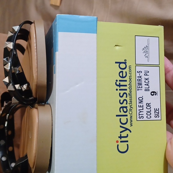 Sandals - Picture 4 of 5